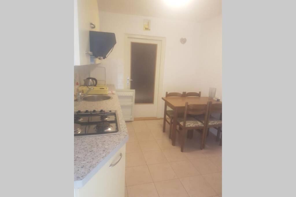 Apartman Nela Brela Eksteriør bilde